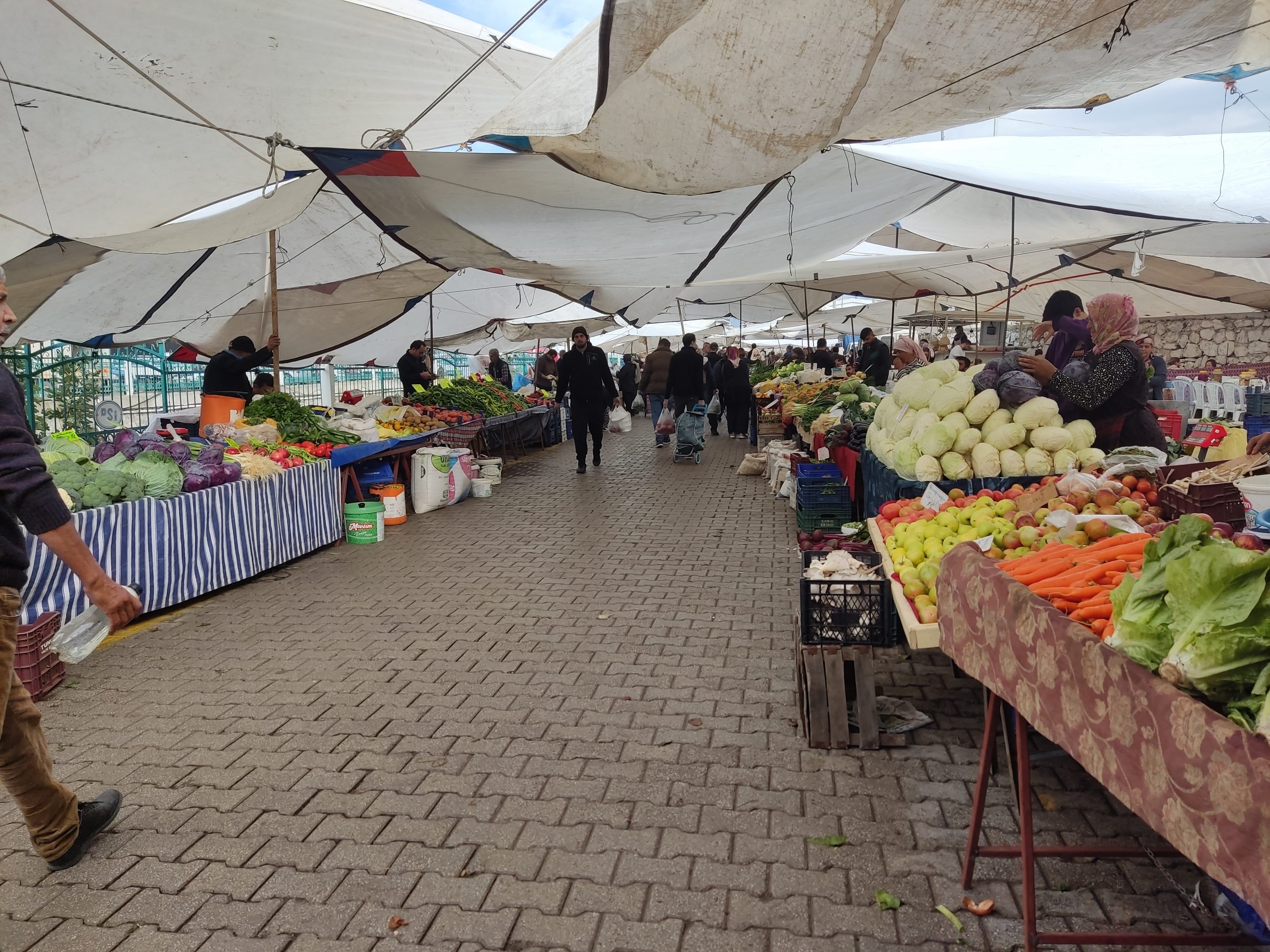 CUMA PAZARI FİYATLARI GÖZ KORKUTTU