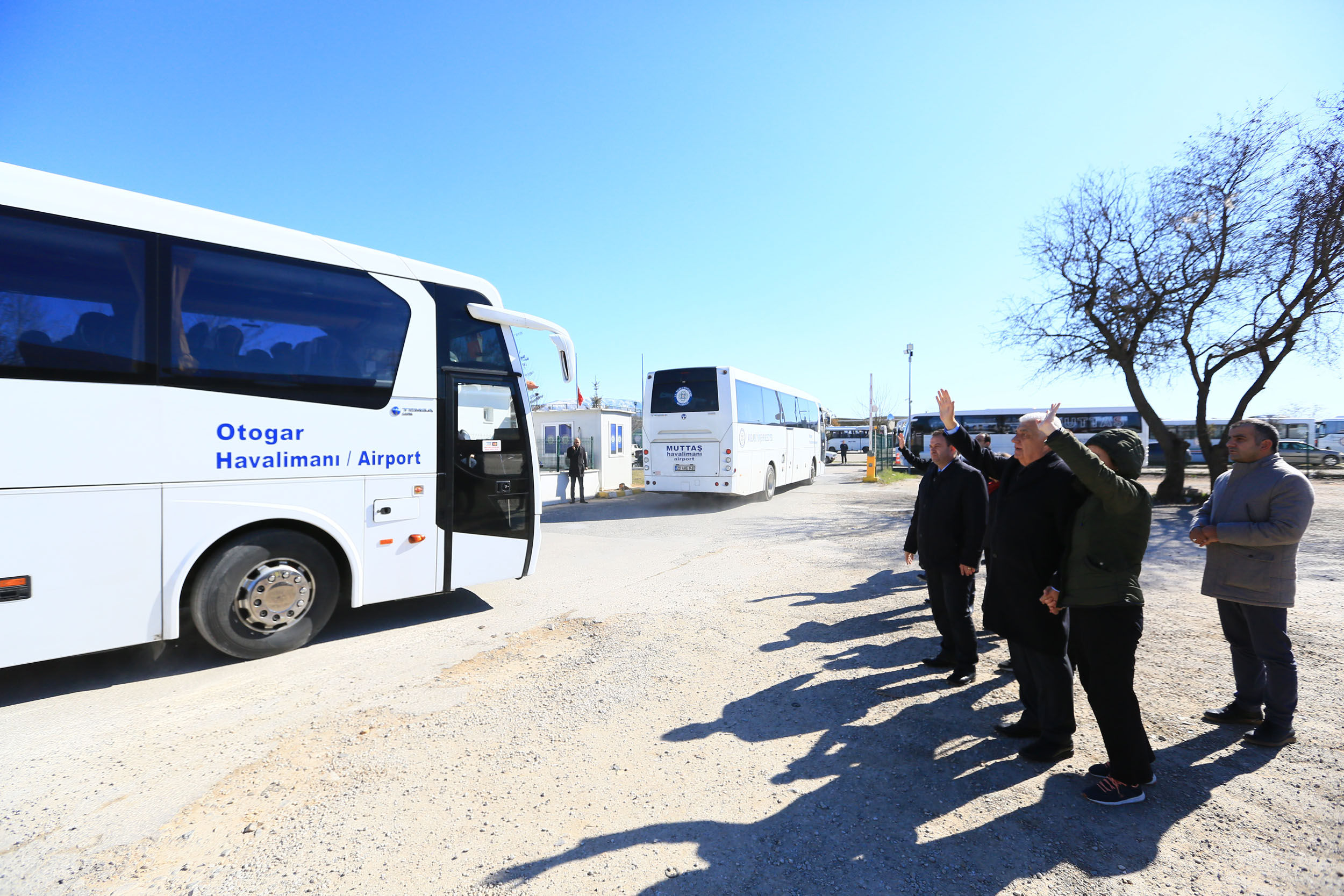 BÜYÜKŞEHİR, DEPREMZEDELERİ MUĞLA’YA GETİRİYOR