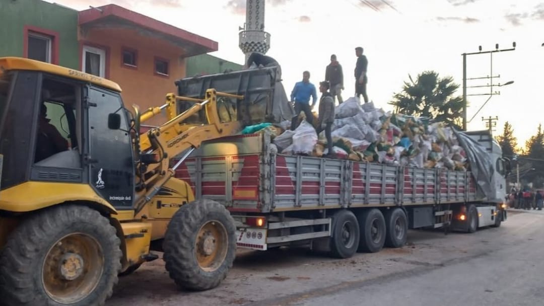 SEYDİKEMER’DEN DEPREM BÖLGESİNE ODUN VE KÖMÜR