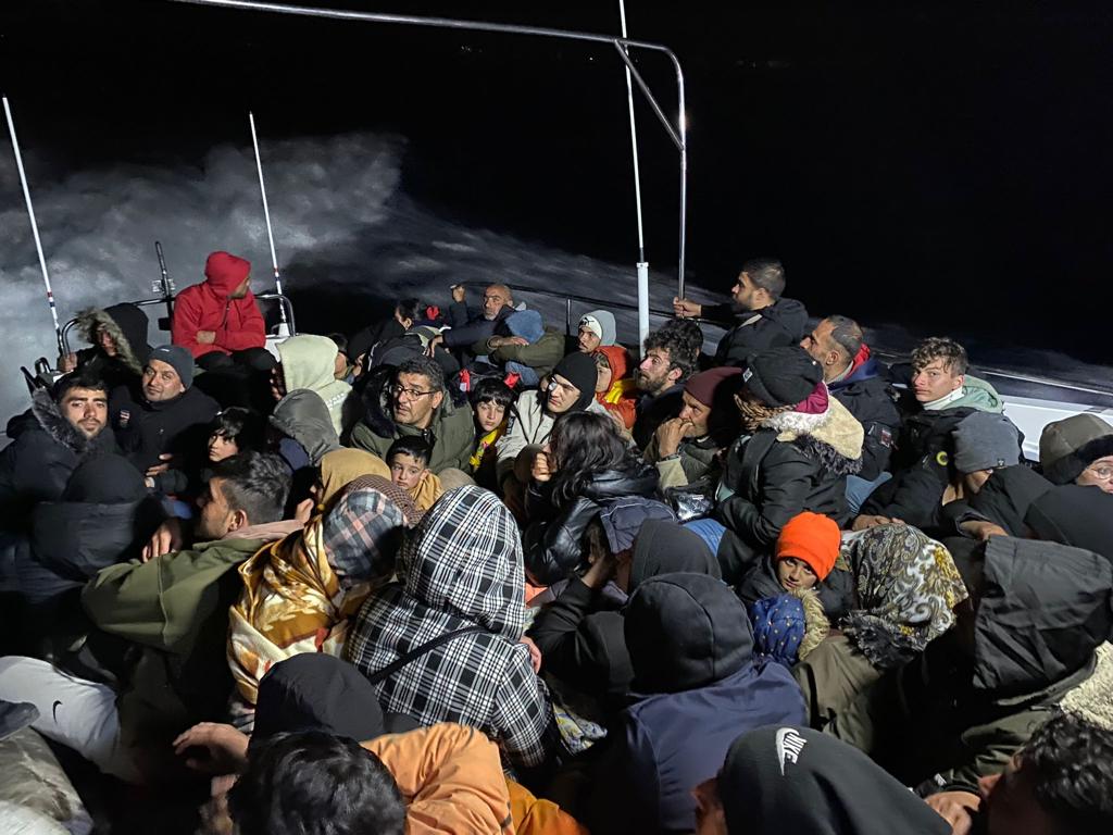 MUĞLA AÇIKLARINDA 59 DÜZENSİZ GÖÇMEN KURTARILDI