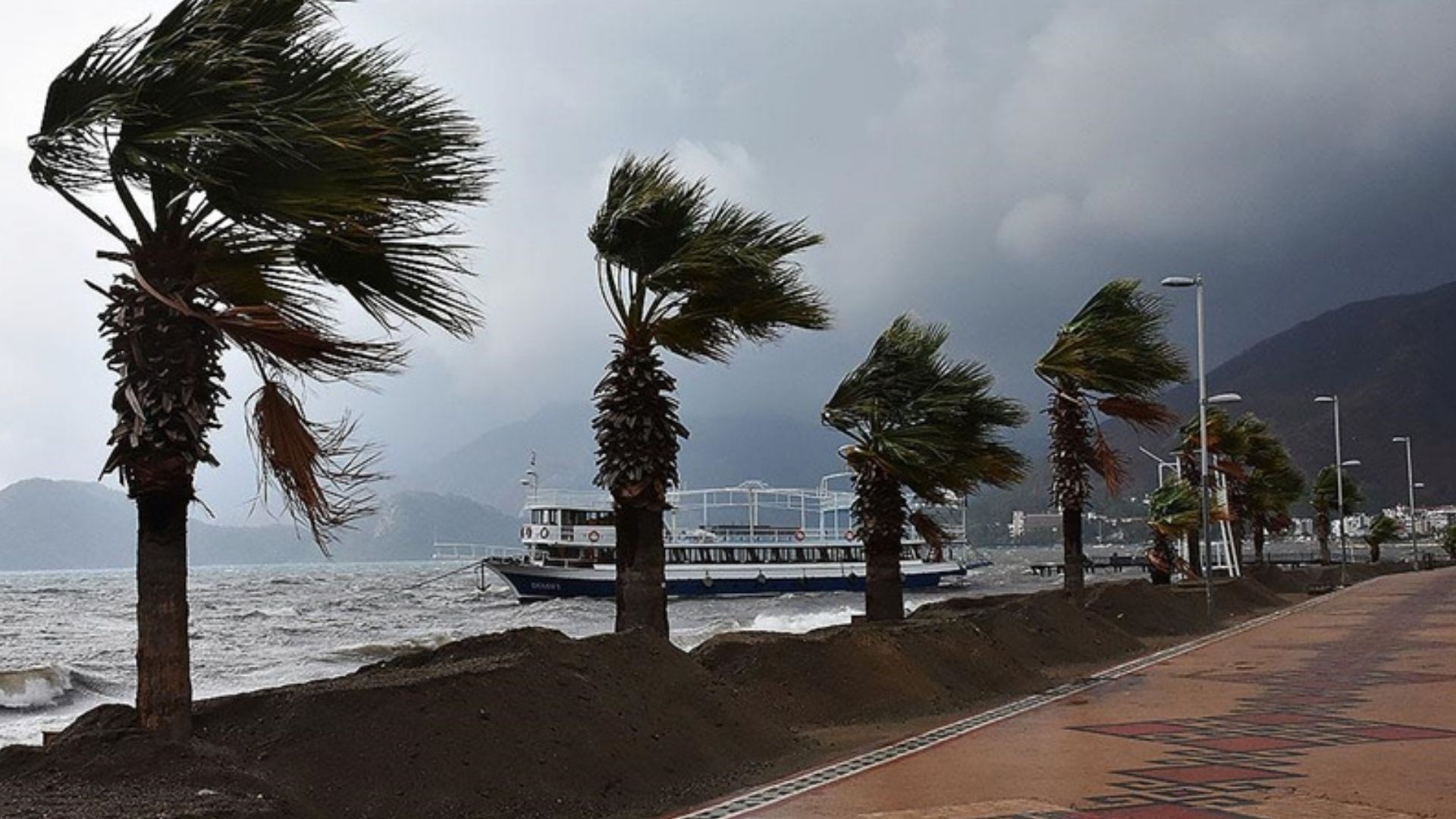 Fethiye’de: Mecbur Kalmadıkça, Hafta Sonu Sokağa Çıkmayın.