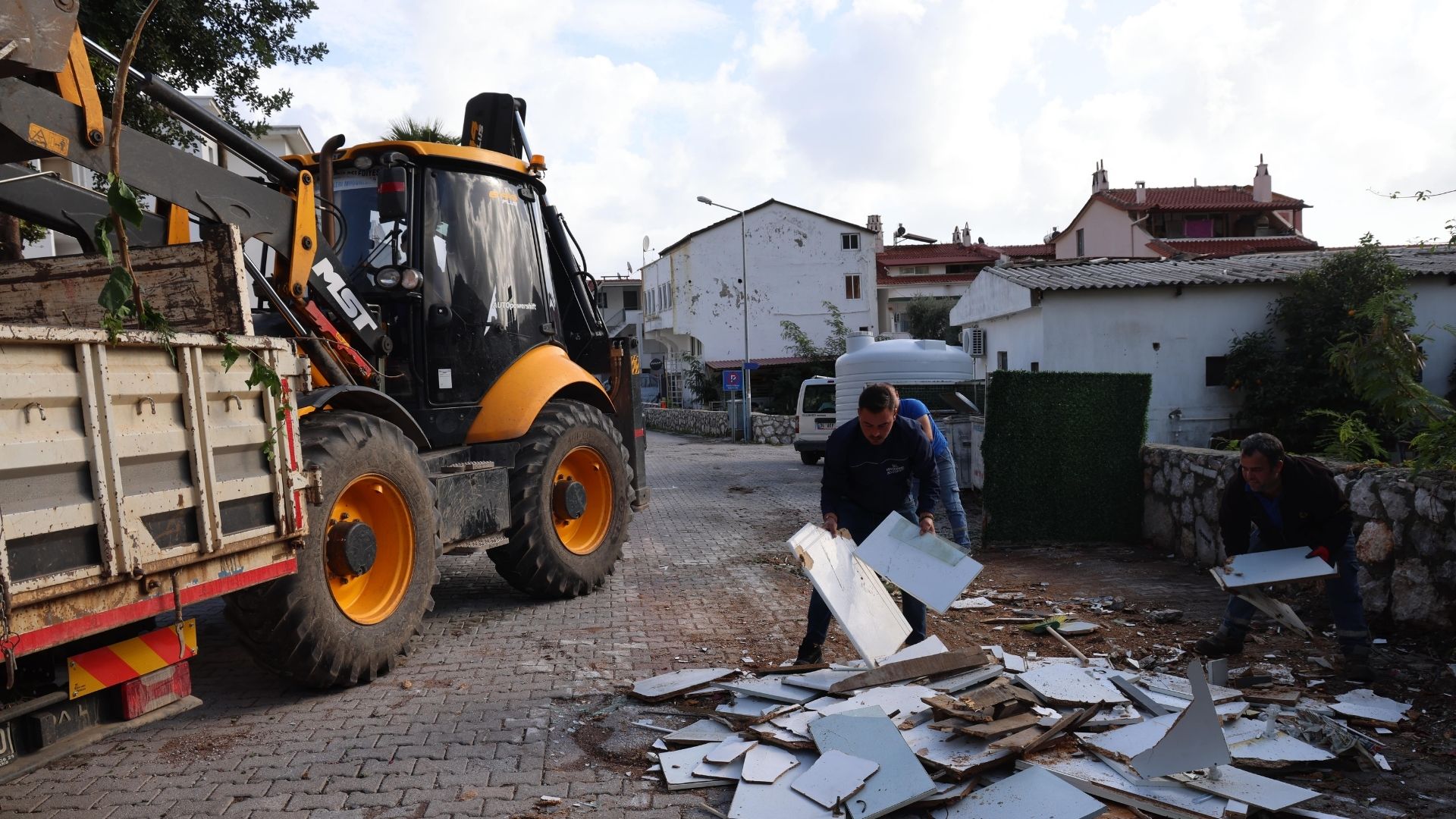 Turunç Köşe Bucak Temizlendi